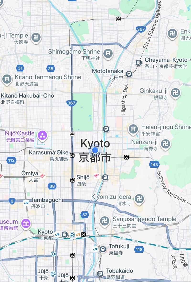 Peta Kyoto dengan kuil dan stesen ditanda